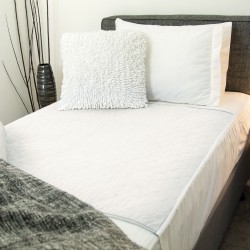 Conni Reusable Bed Pad with Tuck-ins - White